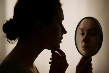 silhouette-personne-miroir-visage-profil