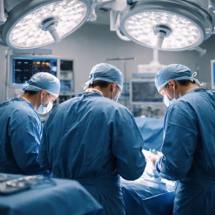 salle-operation-medecins-equipements-modernes